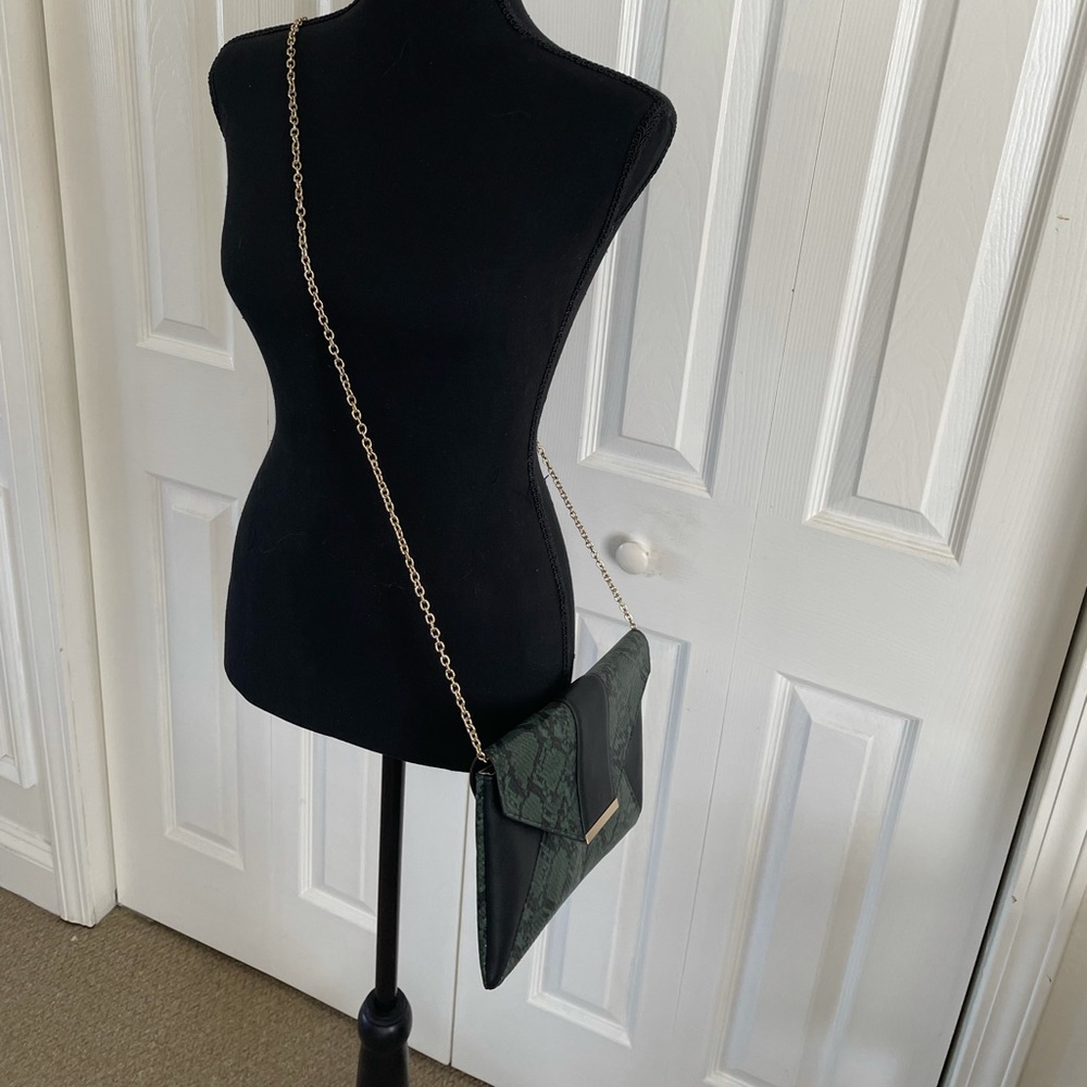 INC clutch with chain